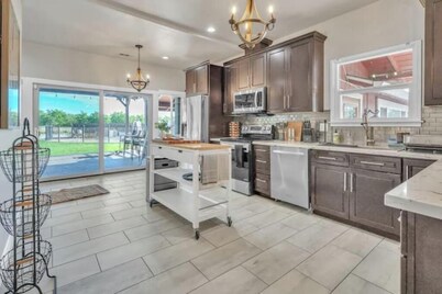 Luxury Ranch: Pool, Wineries, Orchards and Animals