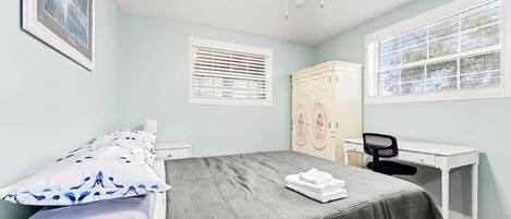 3 bedrooms, iron/ironing board, free WiFi, bed sheets