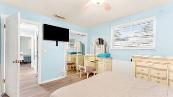 3 bedrooms, iron/ironing board, free WiFi, bed sheets