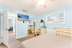 3 slaapkamers, een strijkplank/strijkijzer, gratis wifi, beddengoed