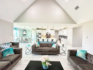 House, 5 Bedrooms, Park View | Living area | 65-inch Smart TV with digital channels - 5 bedroom house near COTA AUS (Del Valle)
