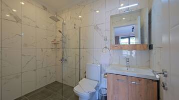 Studio Suite, Pool View | Bathroom | Shower, hair dryer, slippers, towels