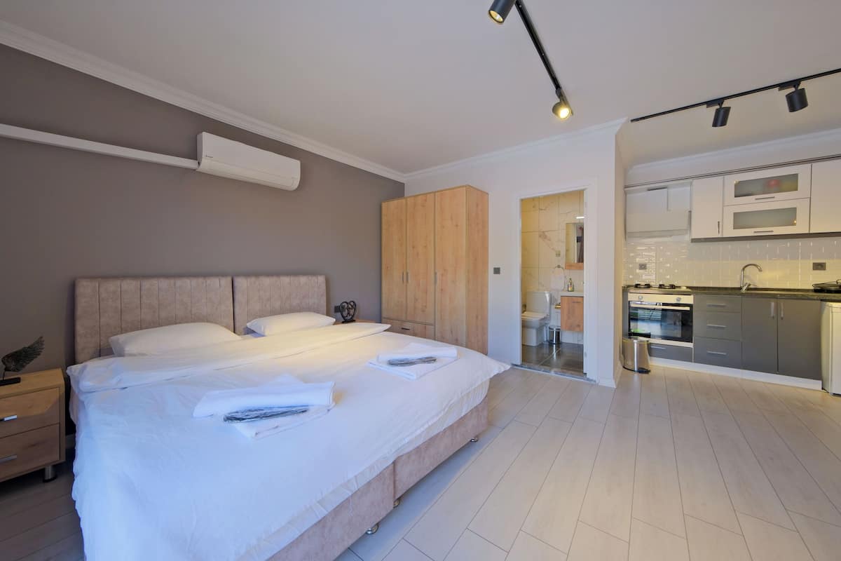 In-room safe, desk, laptop workspace, iron/ironing board