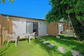 Studio Suite, Garden View | Terrace/patio