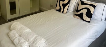 私家花園- 免費泊車- 洗衣機- 兩睡房- Wifi  