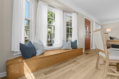 Stylish Metro Detroit Gem / Renovated w/ Game Room