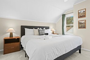 3 Schlafzimmer, Schreibtisch, Bügeleisen/Bügelbrett, Reisekinderbett