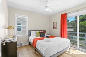 3 bedrooms, desk, iron/ironing board, travel crib