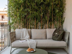 Apartment, Smoking