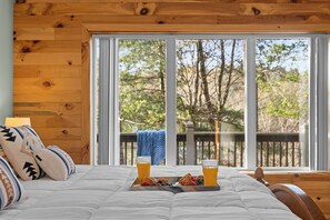 4 bedrooms, iron/ironing board, free WiFi, bed sheets - Lakefront Retreat | Big Deck, Espresso & FirePit (Robbinsville)