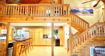 Lakefront Retreat | Big Deck, Espresso & FirePit