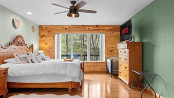 4 bedrooms, iron/ironing board, free WiFi, bed sheets