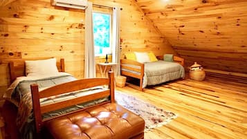 Tabla de planchar con plancha, wifi gratis y ropa de cama