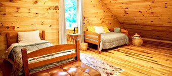 *New Lake Access, Huge Deck, Espresso & FirePit