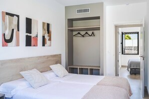 3 bedrooms, iron/ironing board, WiFi, bed sheets