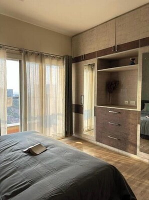 2 bedrooms, internet, bed sheets