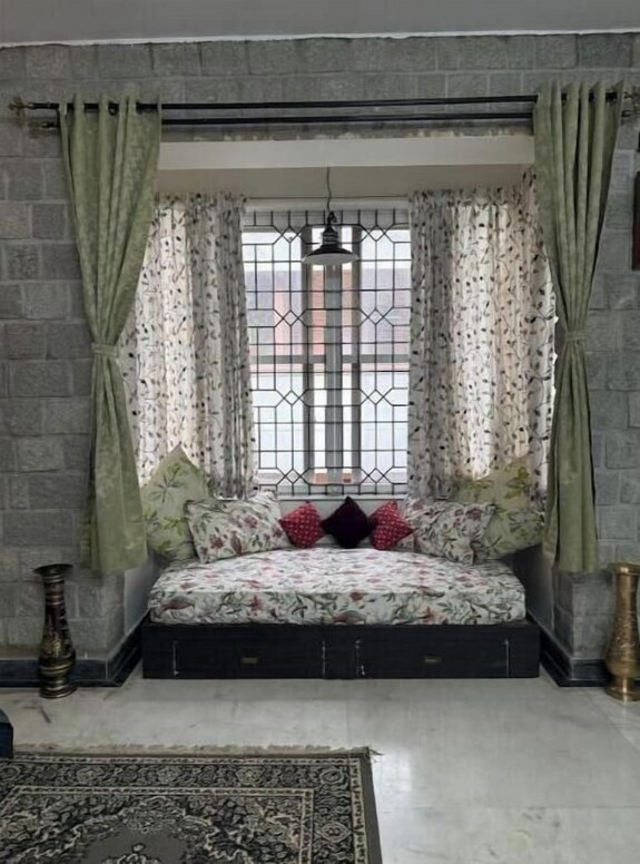1 Room + Lounge Area/kitchenette/terrace In Ulsoor - Bangalore