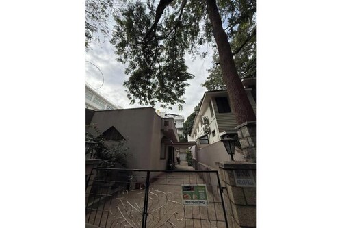 Cozy 1BHK - WFH ready with terrace in Indiranagar