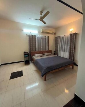 1 غرفة نوم وخدمة الإنتر�نت وملاءات أسرّة