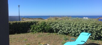 4-person apartment facing wild coast sea Ground floor with private garden 