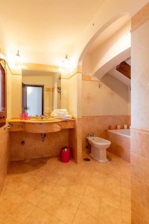 Apartamento, vista para a cidade | Banheiro