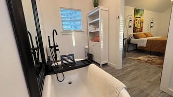1 habitación, wifi y ropa de cama