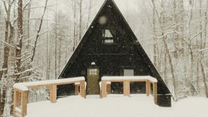 A cabin in a snowy forest. - Charming 2-bedroom A Frame cabin in Red River Gorge - The Raven (Rogers)