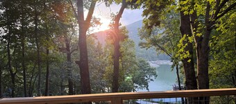 3-bedroom house in beautiful Lake Lure with lake view!