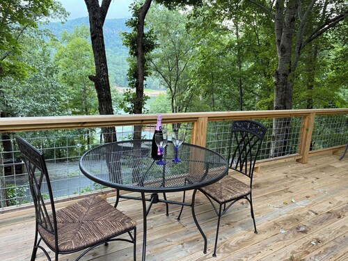 3-bedroom house in beautiful Lake Lure with lake view!