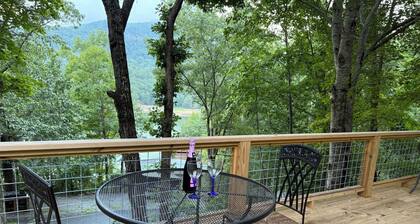 3-bedroom house in beautiful Lake Lure with lake view!