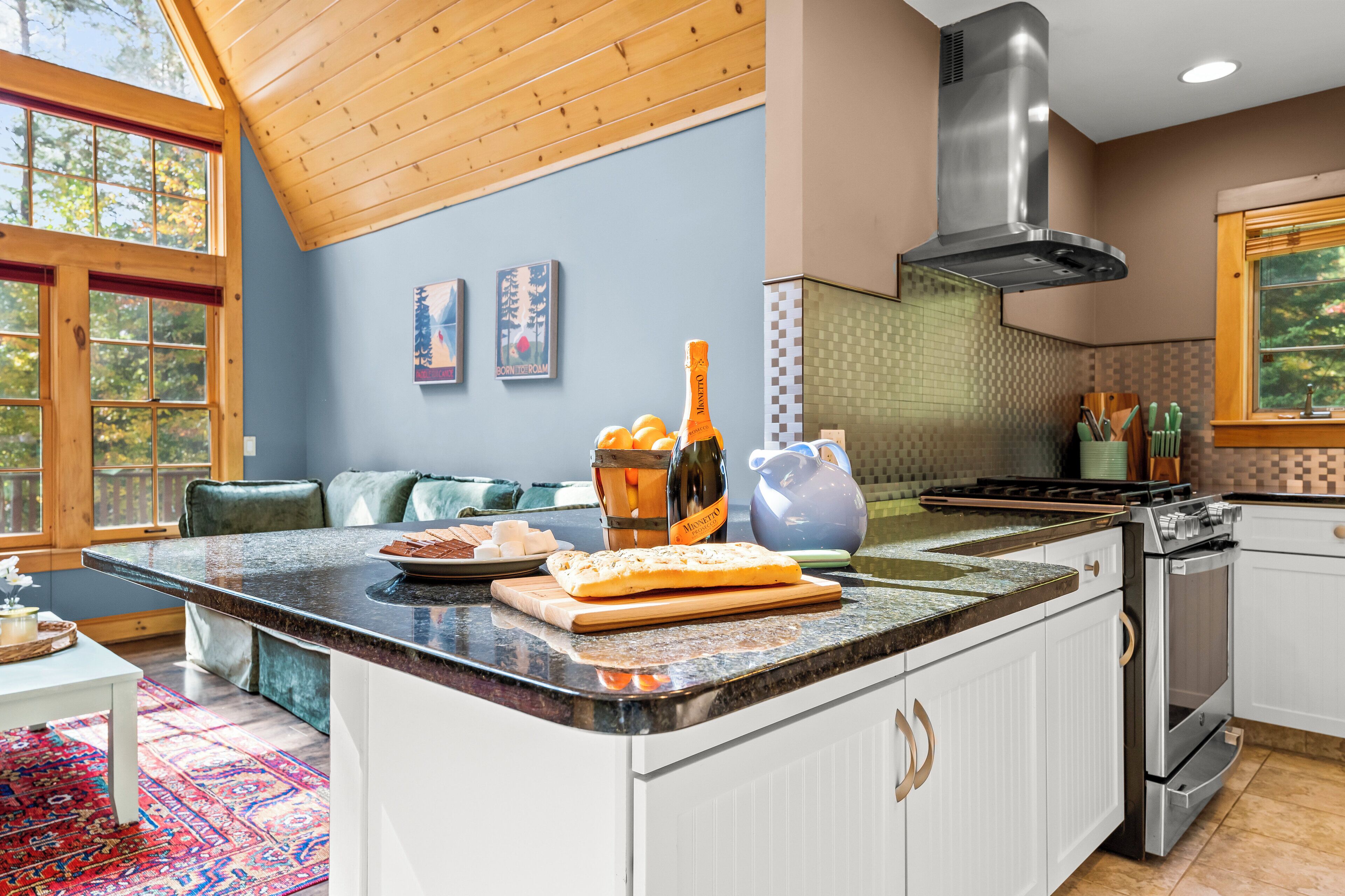 Jääkaappi, uuni, liesi, astianpesukone