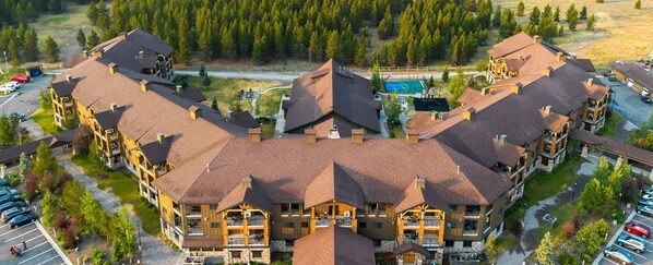 Exterior - 2-bedroom condo in terrific West Yellowstone with fitness room, AC (West Yellowstone)