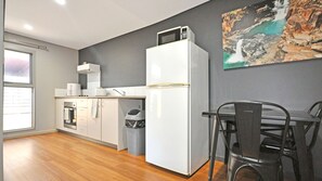 Frigorífic, microones, forn i placa de cuina 