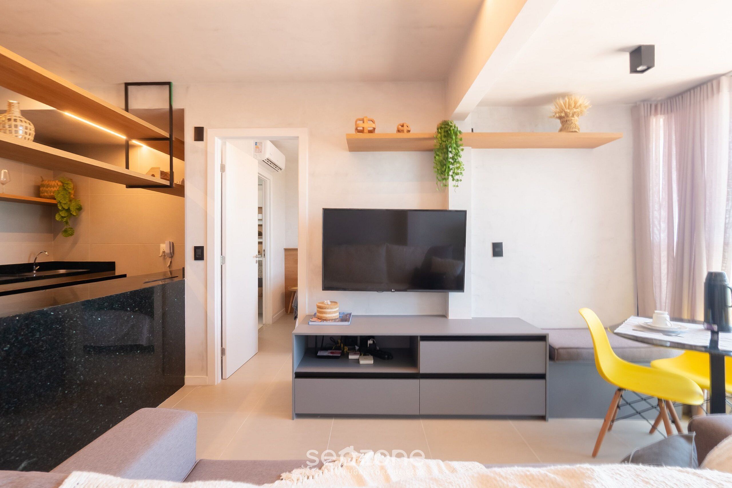 Basic Apartment | Living area