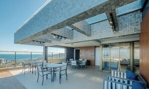 Outdoor dining - Apartments in a Building With a Pool 800m From the Beach in Salvador - EDF (Salvador)