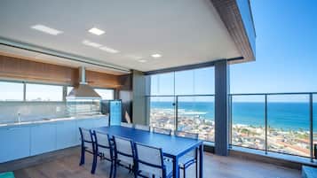 Basic Apartment | Dining