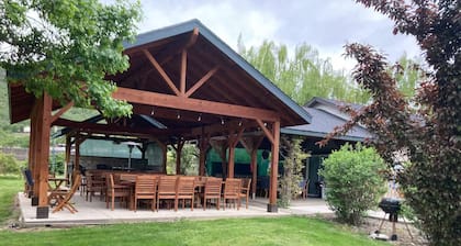 Relax, Reconnect, Explore Scenic Retreat + Pool, Treehouses & Adventure Nearby