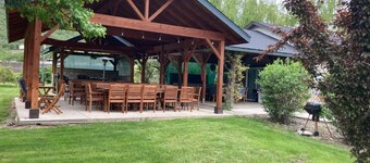 Relax, Reconnect, Explore Scenic Retreat + Pool, Treehouses & Adventure Nearby