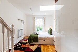 1 habitación, tabla de planchar con plancha y acceso a internet