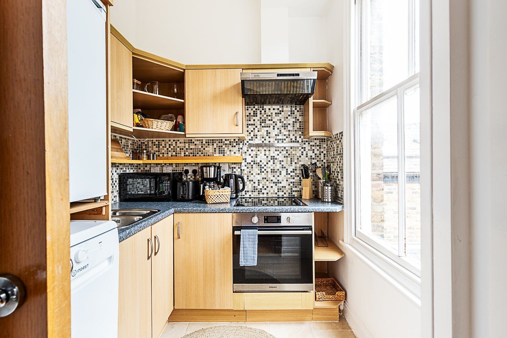 Fridge, microwave, dishwasher, coffee/tea maker