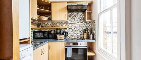Refrigerador, microondas, lavavajillas, cafetera/tetera