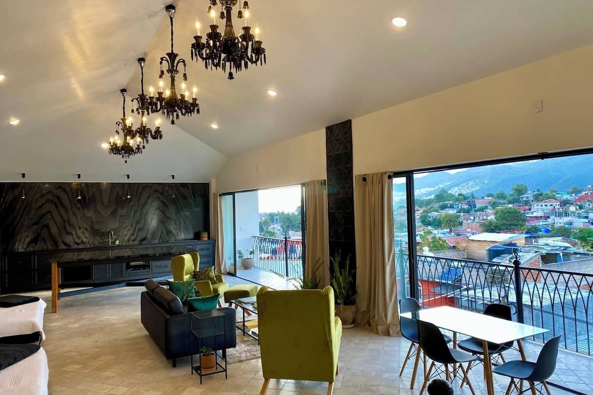 Appartement Luxe, balcon, vue montagne | Coin séjour