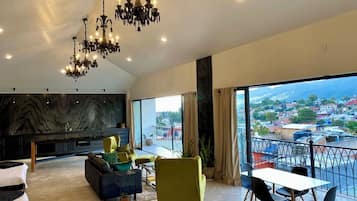 Apartemen Mewah, balkon, pemandangan gunung | Area keluarga