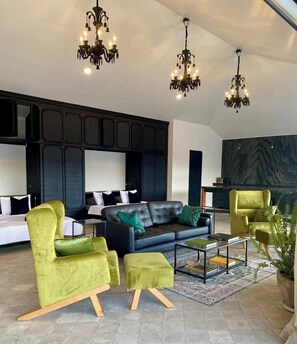 Appartement Luxe, balcon, vue montagne | Coin séjour