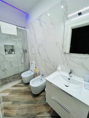 Superior Apartment, Balcony | Bathroom | Shower, hair dryer, towels, soap