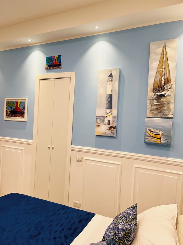 Departamento Confort | Caja de seguridad en la habitación y espacio para trabajar con laptop 