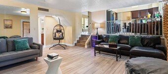 6 Beds 3 Baths Pool BBQ Near the Strip