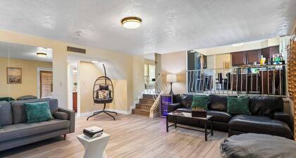 6 Beds 3 Baths Pool BBQ Near the Strip