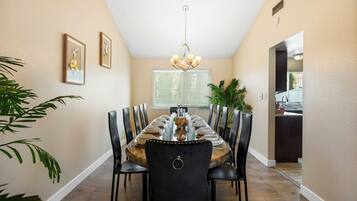 House, 4 Bedrooms, Private Pool | Dining room