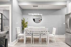 Dining - DC Penthouse: Rooftop+ Views+ 3BD+ Private Parking (Washington)